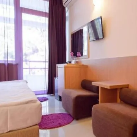 Sara Hotel 3*