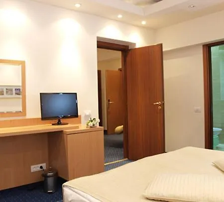 Hotel Sara 3*